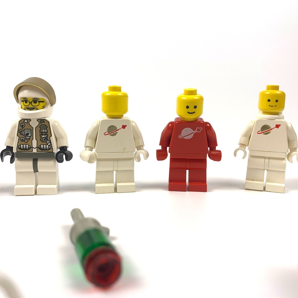 Lego Lot Space VTG‎ White Gray Moon Red White 6 Minifigures Accessories - Picture 4 of 12